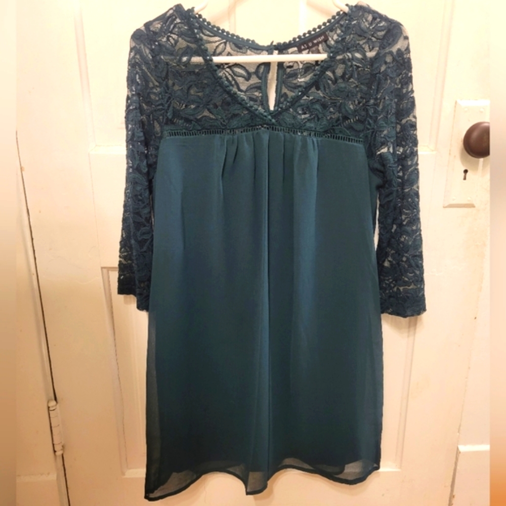 🌻 Emerald Green Dress w/ Lace Sleeves